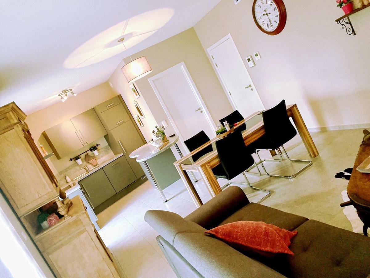 La Reposee Du Lac Apartment Виелсалм Екстериор снимка